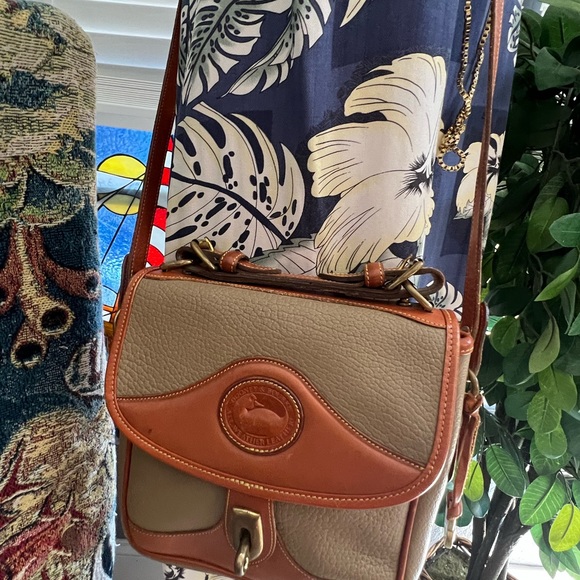 Authentic vintage Dooney & Bourke All Weather leather crossbody purse - Picture 9 of 16